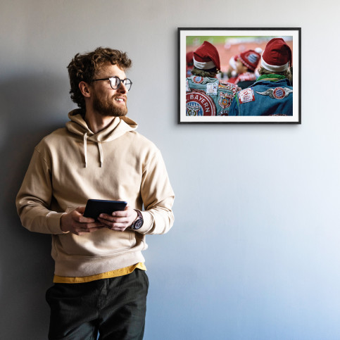 Weihnachtsmänner in Kutten - Christoph Buckstegen Foto als Wandbild