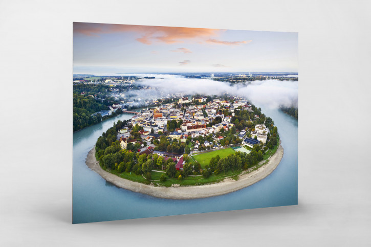 Blick auf Wasserburg und das Stadion - Wandbild Vogelperspektive