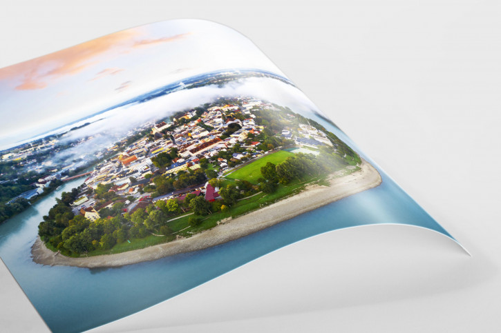 Blick auf Wasserburg und das Stadion - Wandbild Vogelperspektive