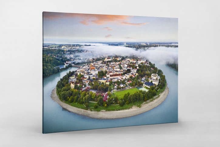 Blick auf Wasserburg und das Stadion - Wandbild Vogelperspektive
