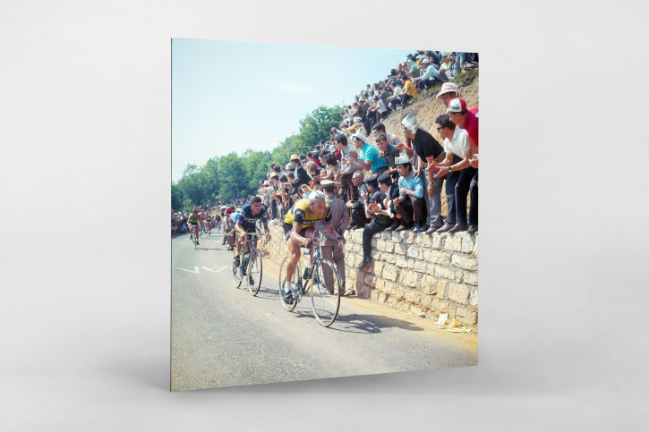 Vorbei an den Zuschauern beim Giro d'Italia 1966 - Wandbild