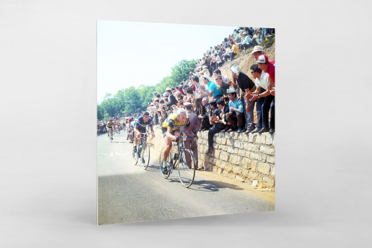 Vorbei an den Zuschauern beim Giro d'Italia 1966 - Wandbild