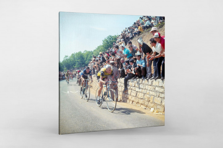 Vorbei an den Zuschauern beim Giro d'Italia 1966 - Wandbild