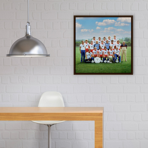 Wandbild: HSV 1983 - Mannschaftsfoto des Hamburger SV mit Meisterschale und Europapokal