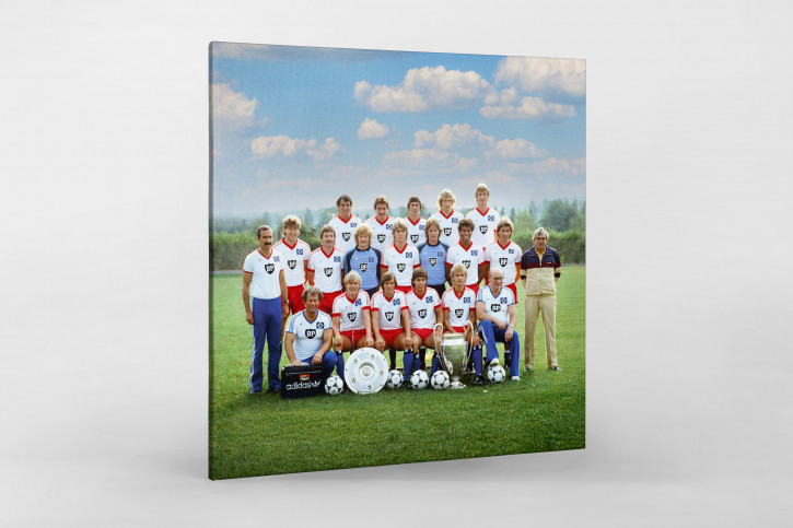 Wandbild: HSV 1983 - Mannschaftsfoto des Hamburger SV mit Meisterschale und Europapokal