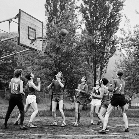 Basketball beim DDR Sportfest 1971 - Sport Fotografien als Wandbilder - Basketball Foto - NoSports Magazin