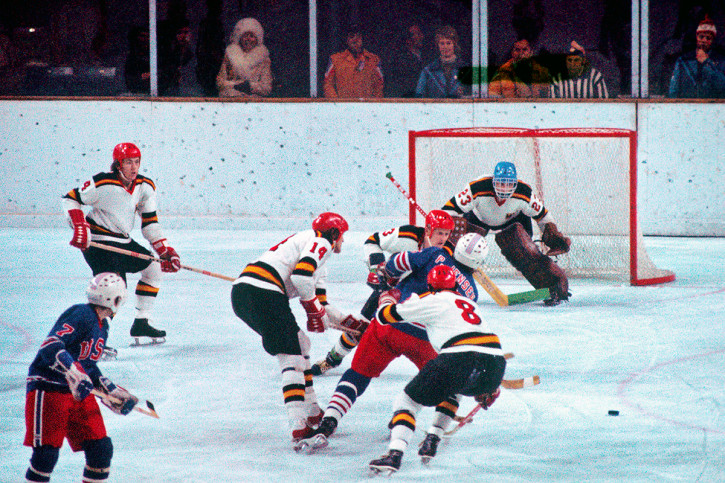 BRD vs. USA 1976 - Sport Fotografien als Wandbilder - Eishockey Foto - NoSports Magazin - 11FREUNDE Shop 