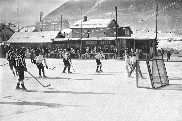 Eishockey in Chamonix (1) - Sport Fotografien als Wandbilder - Eishockey Foto - NoSports Magazin 