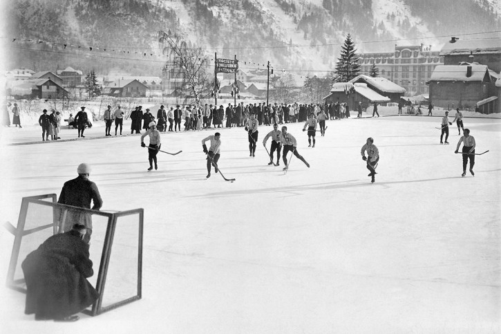 Eishockey in Chamonix (3) - Sport Fotografie als Wandbild - Eishockey Foto - NoSports Magazin 