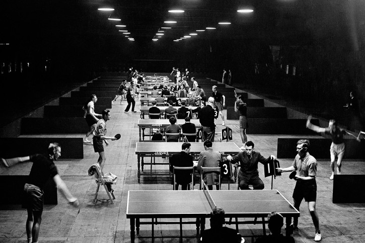 Tischtennis 1954 - Sport Fotografien als Wandbilder - Tischtennis Foto - NoSports Magazin - 11FREUNDE SHOP