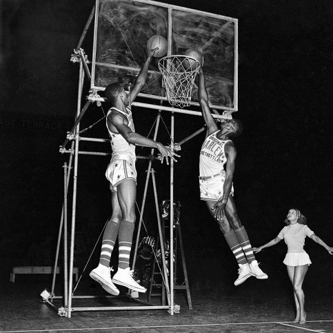 Training der Basketballkünstler - Sport Fotografie als Wandbild - Basketball Foto - NoSports Magazin - 11FREUNDE SHOP