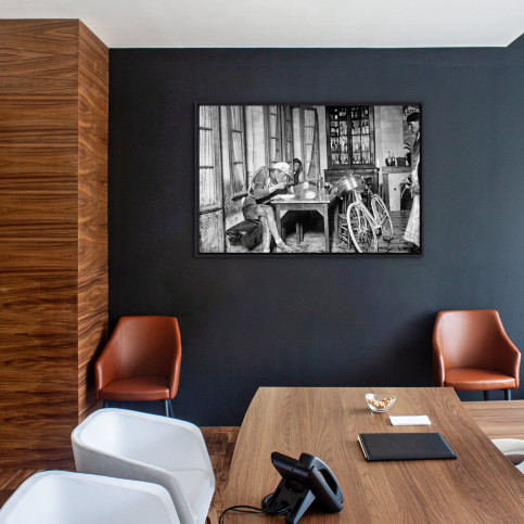 Rast im Wirtshaus bei der Tour 1922 - Sport Fotografie als Wandbild - Radsport Foto - NoSports Magazin 