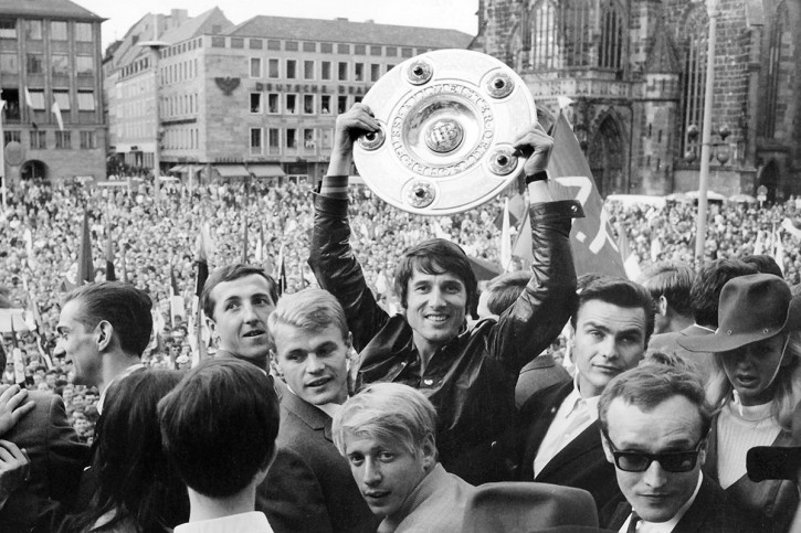Udo Jürgens feiert Meisterschaft des 1. FC Nürnberg - 11FREUNDE BILDERWELT