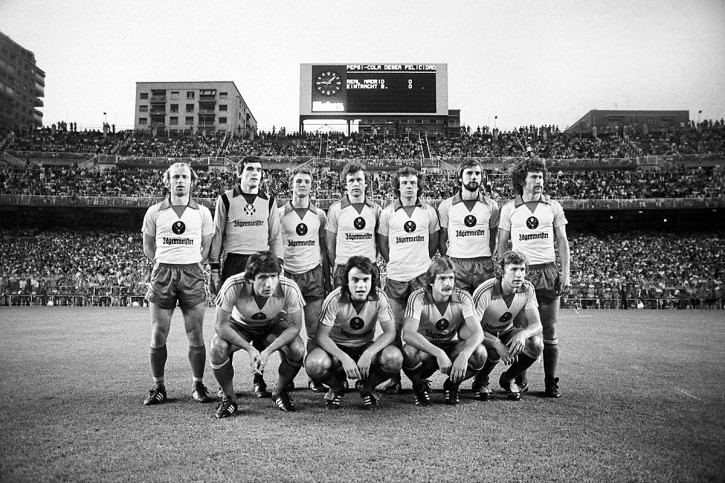 11FREUNDE SHOP - Fußball Foto Wandbild - Braunschweig im Bernabeu