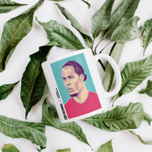 Design-Tasse - 11FREUNDE x Ronny Heimann: Virgil