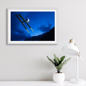 Skisprung in den Abendhimmel von Predazzo - Sport Fotografien als Wandbilder - Skisprung Foto - NoSports Magazin 
