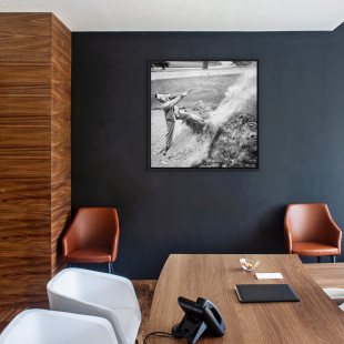 Ein kraftvoller Schlag - Sport Fotografie als Wandbild - Golf Foto - NoSports Magazin - 11FREUNDE SHOP