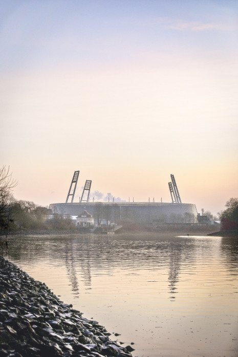 Blick aufs Weserstadion bei Sonnenaufgang - Wandbild