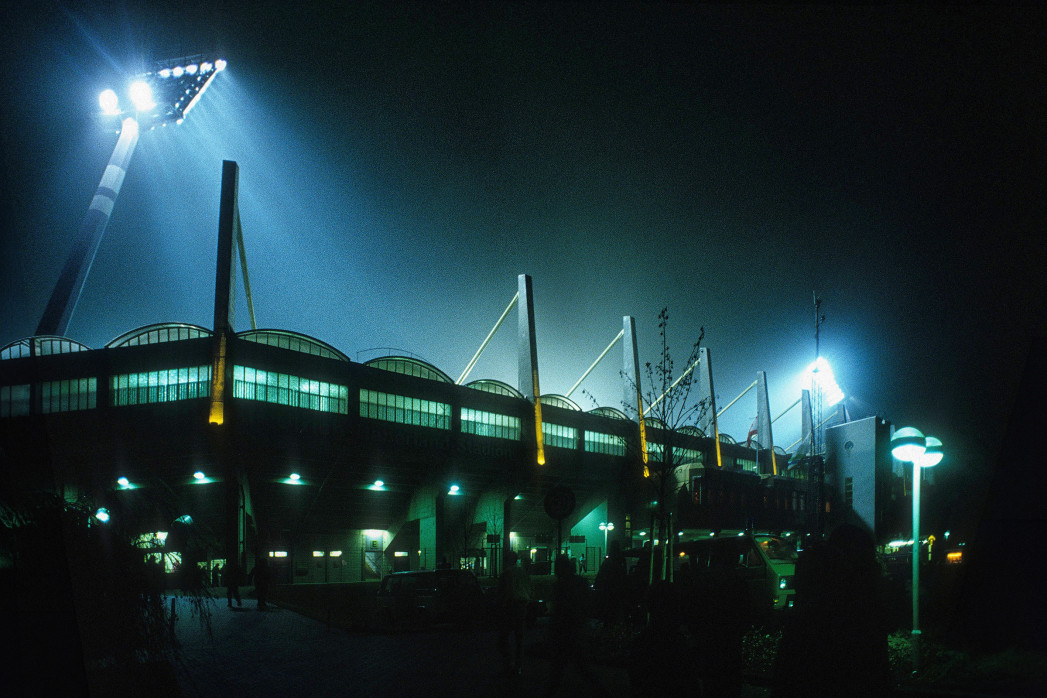 Ulrich Haberland Stadion bei Flutlicht - Wandbild
