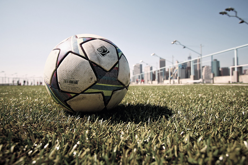 Trainingsplatz am East River - Wandbild