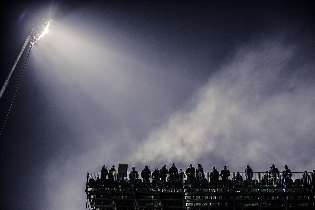 Zusatztribüne im Flutlicht - Wandbild