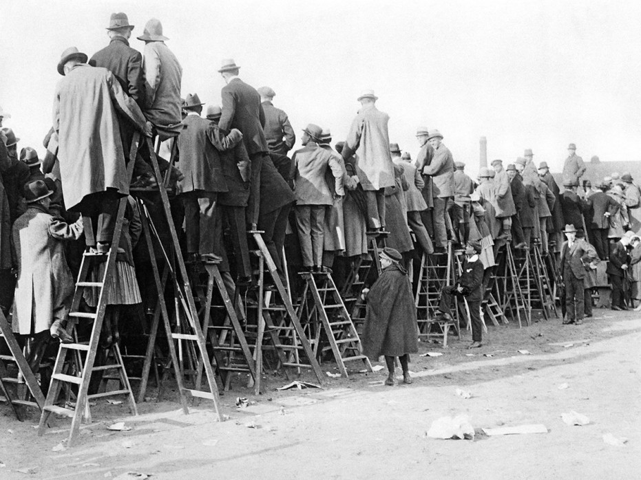 Fans auf der Leiter (1) - Wandbild