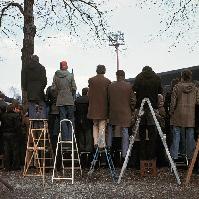 Fans auf der Leiter (2)