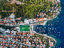 Fußballplatz an der kroatischen Adria - Wandbild