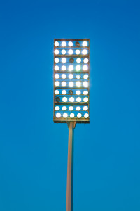 Flutlichtmast an der Hafenstraße - Fußball Foto Wandbild - 11FREUNDE SHOP