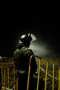 Police At The Stadium - Gabriel Uchida - 11FREUNDE BILDERWELT