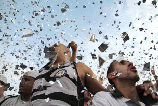Corinthians Fans Celebrating (1) - Gabriel Uchida - 11FREUNDE BILDERWELT