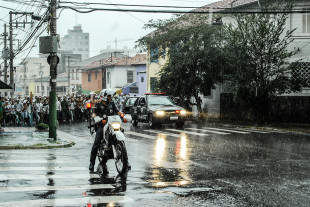 Palmeiras Fans Walking To The Stadium - Gabriel Uchida - 11FREUNDE BILDERWELT