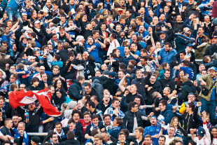 HSV Fans bei der Relegation nach dem Tor - 11FREUNDE SHOP - Fußball Wandbild