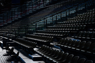 Haupttribüne Wildparkstadion im Gegenlicht - KSC Wandbild - Karlsruher SC Fußball Foto