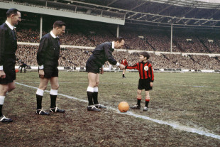Shakehands mit dem Referee - Foto vom League Cup Finale 1970