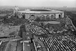 Vor dem Wembley-Stadion 1971