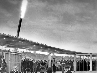 Fans verlassen das Niedersachsenstadion - Wandbild