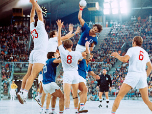 Handball Finale 1972 (2) - Sport Fotografien als Wandbilder - Handball Foto - NoSports Magazin - 11FREUNDE SHOP