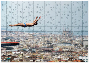 Puzzle: Turmspringen mit Blick auf Barcelona