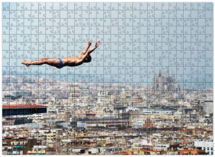 Puzzle: Turmspringen mit Blick auf Barcelona