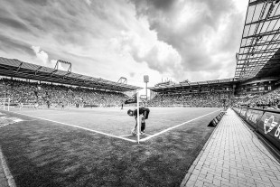 Eckball Millerntor in Schwarzweiß - Olaf Tamm - FC St. Pauli - 11FREUNDE SHOP