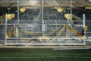 Leere Süd und Tor - Fußball Foto Wandbild - 11FREUNDE SHOP