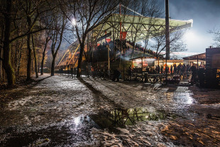 Draußen vor der Alten Försterei - Sebastian Wells - Fußball Foto als Wandbild