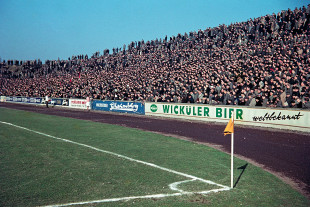 Tribüne Stadion am Uhlenkrug - 11FREUNDE SHOP - Fußball Foto Wandbild