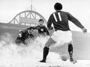 Schnee in Liverpool  - Fußball Foto Wandbild - 11FREUNDE SHOP