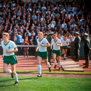 Bremen 1968 - Einlaufen ins Weserstadion - 11FREUNDE SHOP