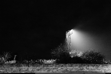 Flutlichtmast Cliftonhill Stadium - 11FREUNDE SHOP - Albion Rovers - Fußball Foto als Wandbild