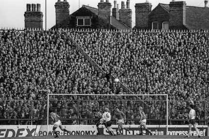 City Ground in Schwarzweiß - Nottingham Forest vs. Bolton Wanderers