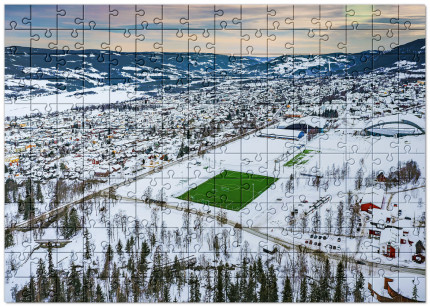Puzzle: Grüne Oase in der Schneelandschaft von Lillehammer