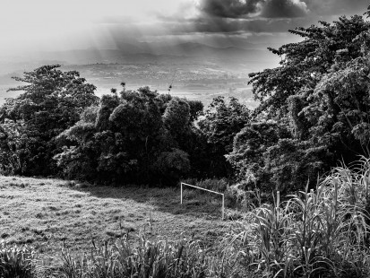Fußballtor auf Martinique - Schwarzweiß Foto als Wandbild